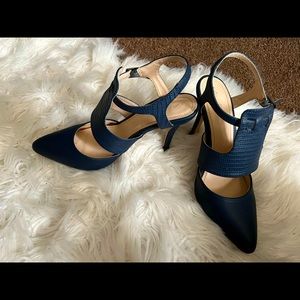 Size 8.5 but fit like 8 Navy blue heels